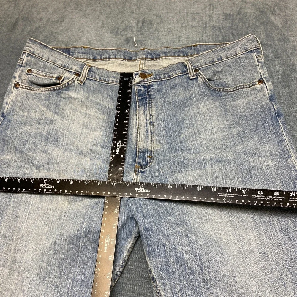 Wrangler Jeans Men 42x30 Blue Denim Low Rise Light Wash Relaxed Fit Straight Leg